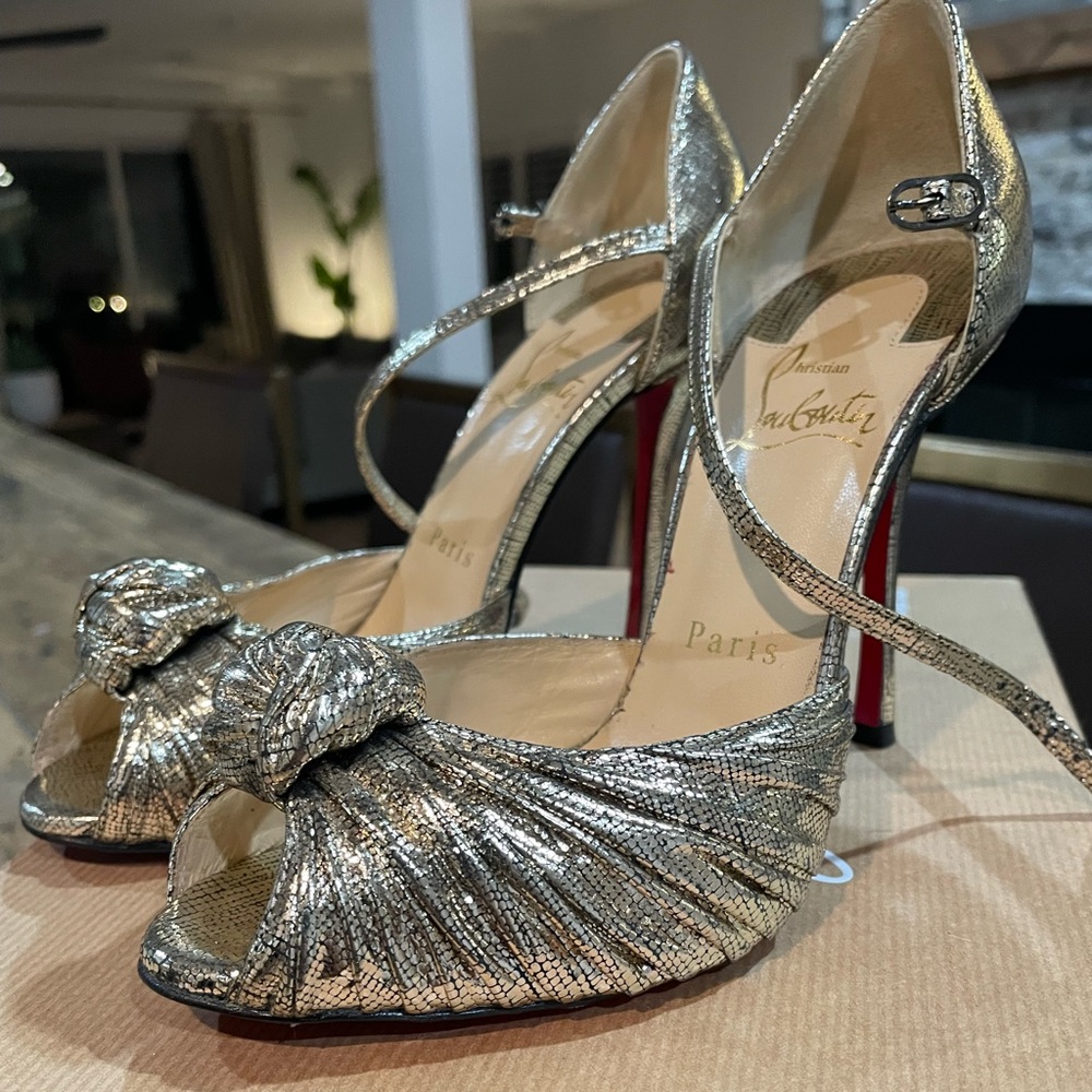 Beautiful and in great condition, barely used Christian Louboutin high heels
